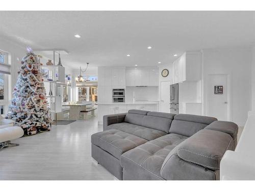 38 Fieldstone, Sylvan Lake, AB - Indoor Photo Showing Living Room