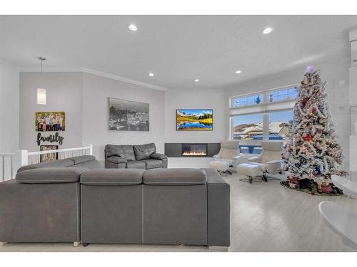 38 Fieldstone, Sylvan Lake, AB - Indoor Photo Showing Living Room