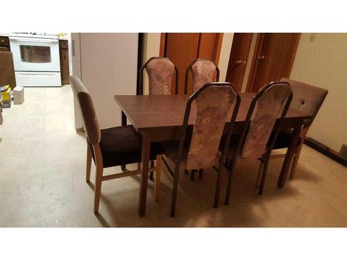 2520 13 Avenue North, Lethbridge, AB - Indoor Photo Showing Dining Room