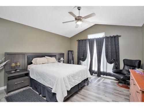 42064 Hwy #13, Rural Wetaskiwin No. 10, County Of, AB - Indoor Photo Showing Bedroom