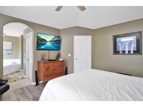 42064 Hwy #13, Rural Wetaskiwin No. 10, County Of, AB - Indoor Photo Showing Bedroom