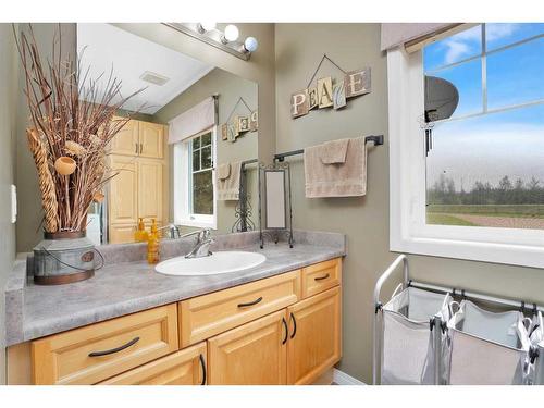 42064 Hwy #13, Rural Wetaskiwin No. 10, County Of, AB - Indoor Photo Showing Bathroom