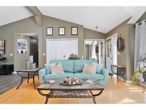 42064 Hwy #13, Rural Wetaskiwin No. 10, County Of, AB - Indoor Photo Showing Living Room