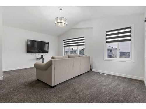 1090 Christie Vista Sw, Edmonton, AB - Indoor Photo Showing Living Room