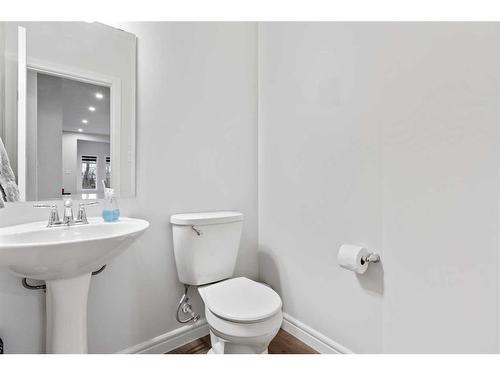 1090 Christie Vista Sw, Edmonton, AB - Indoor Photo Showing Bathroom