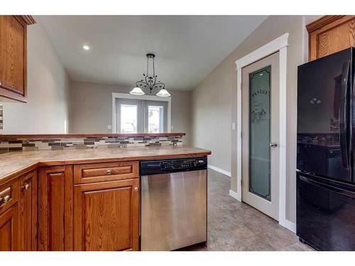 12 Hagerman Close, Sylvan Lake, AB - Indoor Photo Showing Kitchen