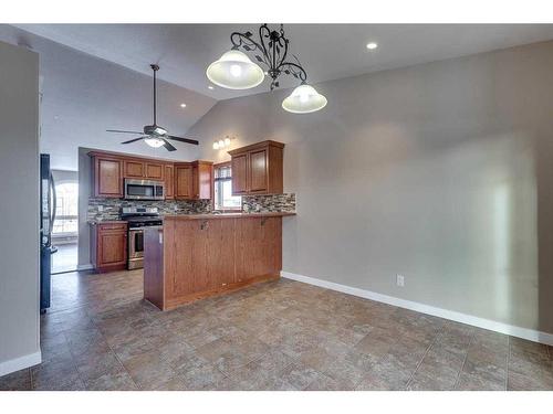 12 Hagerman Close, Sylvan Lake, AB - Indoor Photo Showing Kitchen