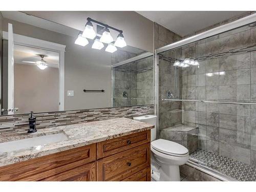 12 Hagerman Close, Sylvan Lake, AB - Indoor Photo Showing Bathroom