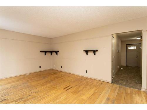 44 Hill Crescent, Red Deer, AB - Indoor Photo Showing Other Room