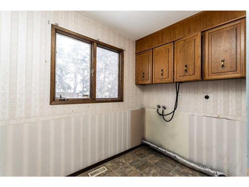 44 Hill Crescent, Red Deer, AB - Indoor Photo Showing Other Room