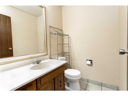 44 Hill Crescent, Red Deer, AB - Indoor Photo Showing Bathroom