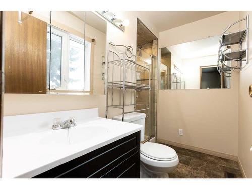 44 Hill Crescent, Red Deer, AB - Indoor Photo Showing Bathroom