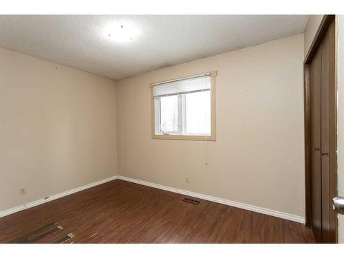 44 Hill Crescent, Red Deer, AB - Indoor Photo Showing Other Room