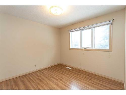 44 Hill Crescent, Red Deer, AB - Indoor Photo Showing Other Room