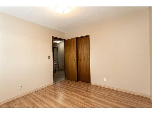 44 Hill Crescent, Red Deer, AB - Indoor Photo Showing Other Room