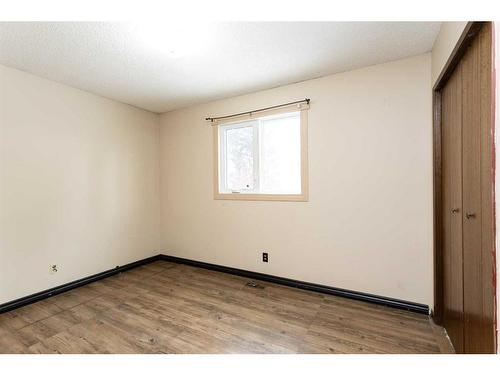 44 Hill Crescent, Red Deer, AB - Indoor Photo Showing Other Room