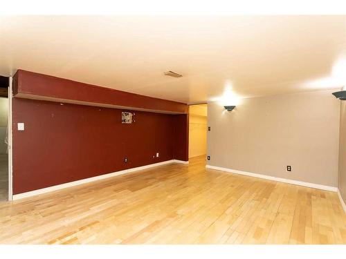 44 Hill Crescent, Red Deer, AB - Indoor Photo Showing Other Room