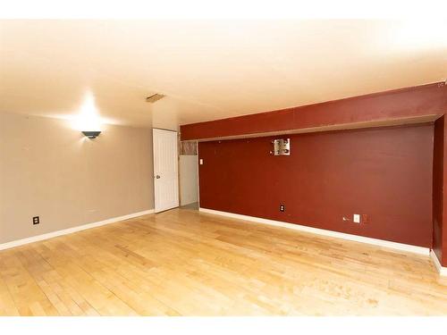 44 Hill Crescent, Red Deer, AB - Indoor Photo Showing Other Room