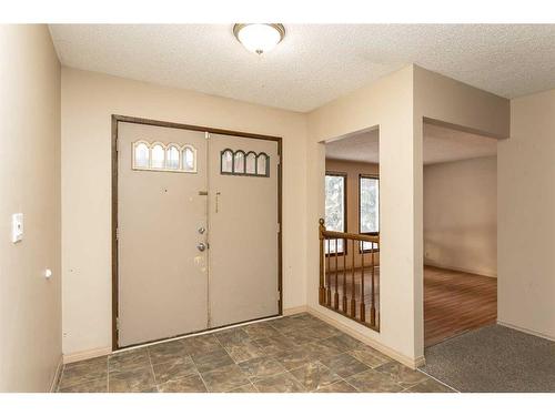 44 Hill Crescent, Red Deer, AB - Indoor Photo Showing Other Room