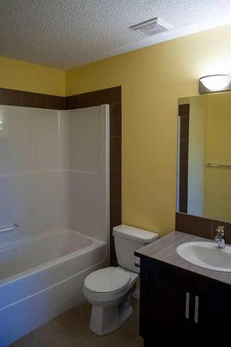 177 New Brighton Point Se, Calgary, AB - Indoor Photo Showing Bathroom