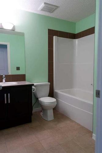 177 New Brighton Point Se, Calgary, AB - Indoor Photo Showing Bathroom