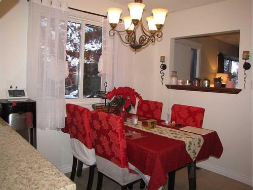 5223 37 Street, Innisfail, AB - Indoor Photo Showing Dining Room