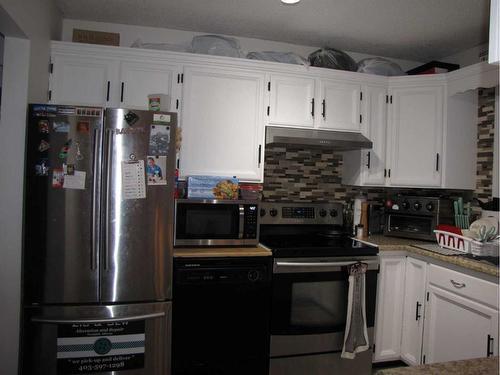 5223 37 Street, Innisfail, AB - Indoor Photo Showing Kitchen