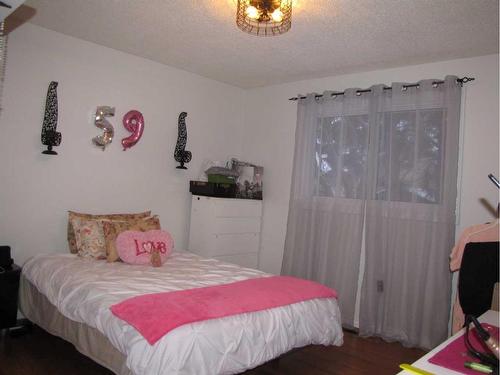 5223 37 Street, Innisfail, AB - Indoor Photo Showing Bedroom