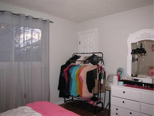 5223 37 Street, Innisfail, AB - Indoor Photo Showing Bedroom