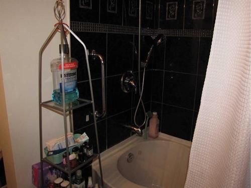 5223 37 Street, Innisfail, AB - Indoor Photo Showing Bathroom