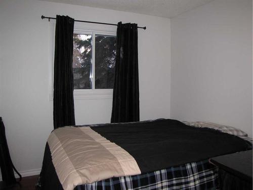 5223 37 Street, Innisfail, AB - Indoor Photo Showing Bedroom