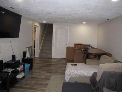 5223 37 Street, Innisfail, AB - Indoor Photo Showing Other Room