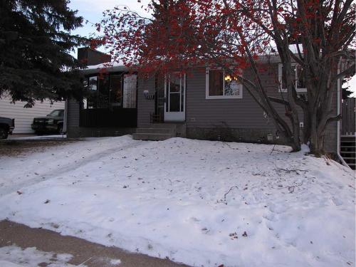 5223 37 Street, Innisfail, AB - Outdoor