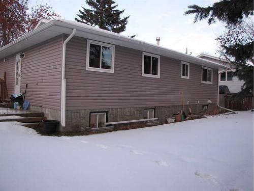 5223 37 Street, Innisfail, AB - Outdoor With Exterior