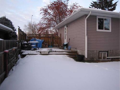 5223 37 Street, Innisfail, AB - Outdoor With Exterior