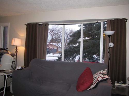 5223 37 Street, Innisfail, AB - Indoor Photo Showing Bedroom