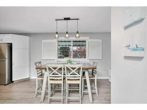 5532 55 Avenue, Lacombe, AB - Indoor Photo Showing Dining Room