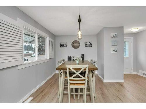 5532 55 Avenue, Lacombe, AB - Indoor Photo Showing Dining Room