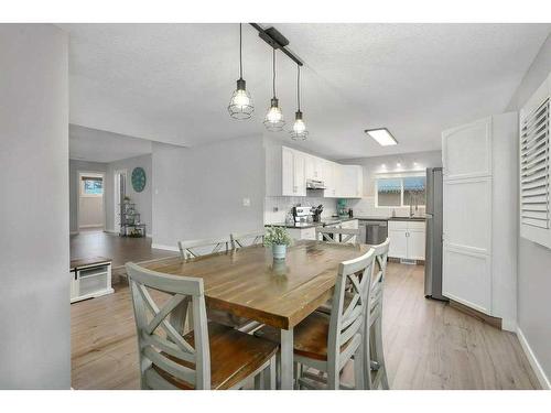 5532 55 Avenue, Lacombe, AB - Indoor Photo Showing Dining Room