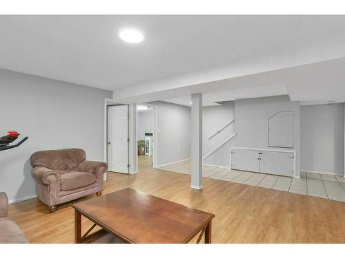 5532 55 Avenue, Lacombe, AB - Indoor Photo Showing Living Room