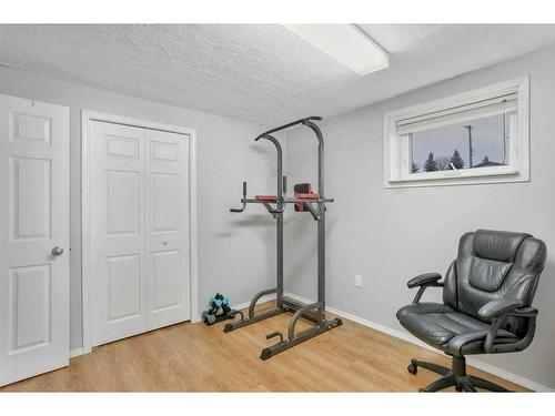 5532 55 Avenue, Lacombe, AB - Indoor Photo Showing Gym Room