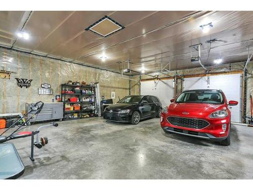 5532 55 Avenue, Lacombe, AB - Indoor Photo Showing Garage