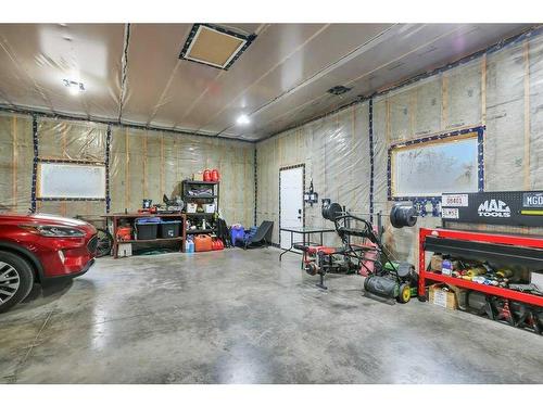 5532 55 Avenue, Lacombe, AB - Indoor Photo Showing Garage