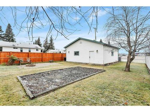 5532 55 Avenue, Lacombe, AB - Outdoor