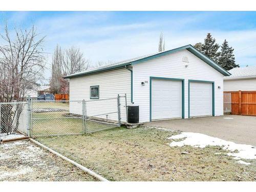 5532 55 Avenue, Lacombe, AB - Outdoor With Exterior