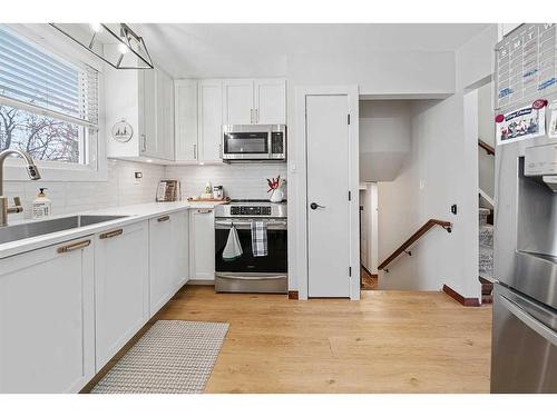 35 Springfield Avenue, Red Deer, AB - Indoor Photo Showing Kitchen