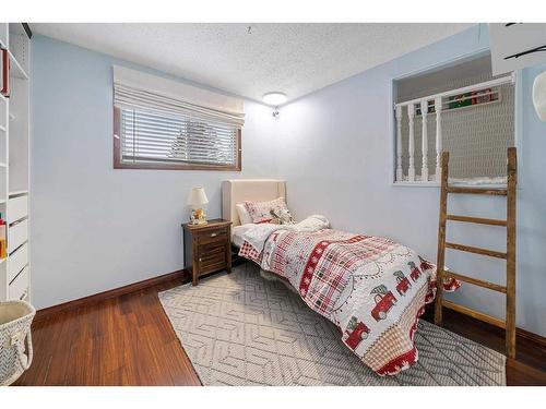 35 Springfield Avenue, Red Deer, AB - Indoor Photo Showing Bedroom