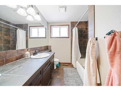 35 Springfield Avenue, Red Deer, AB - Indoor Photo Showing Bathroom