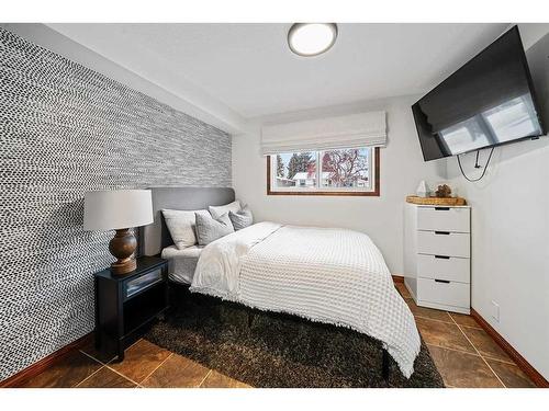 35 Springfield Avenue, Red Deer, AB - Indoor Photo Showing Bedroom