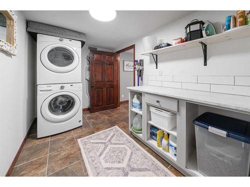 35 Springfield Avenue, Red Deer, AB - Indoor Photo Showing Laundry Room